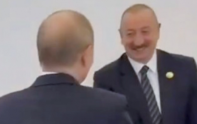 İlham Əliyevlə Putinin salamlaşma anı - VİDEO